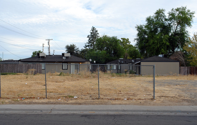 1517 Nogales St in Sacramento, CA - Building Photo - Building Photo