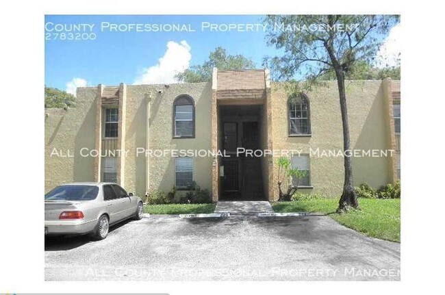 4221 NW 19th St-Unit -296 in Lauderhill, FL - Foto de edificio - Building Photo