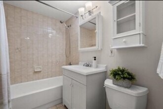 51 John St, Unit 103 in Brookline, MA - Building Photo - Building Photo