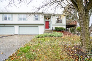 2808 Lakeshire Ln in Indianapolis, IN - Building Photo