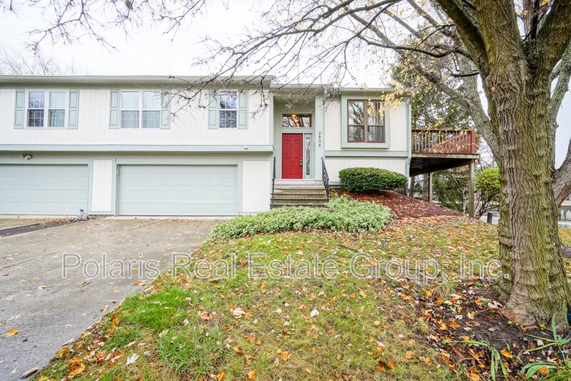 2808 Lakeshire Ln in Indianapolis, IN - Building Photo
