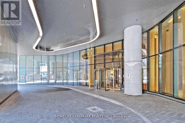 11 Wellesley St W in Toronto, ON - Building Photo - Building Photo
