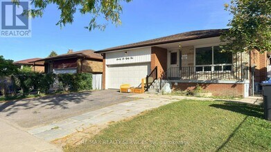 7684 Netherwood Rd in Mississauga, ON - Building Photo - Building Photo