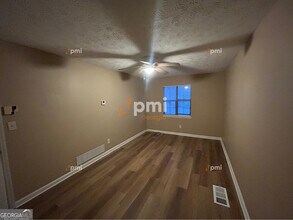 5867 Sheldon Ct in Atlanta, GA - Building Photo - Building Photo