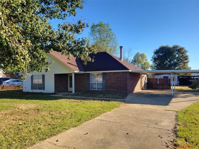 1400 Hogan Rd in Deatsville, AL - Building Photo - Building Photo