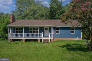 6027 Cathedral Rd in Fredericksburg, VA - Building Photo