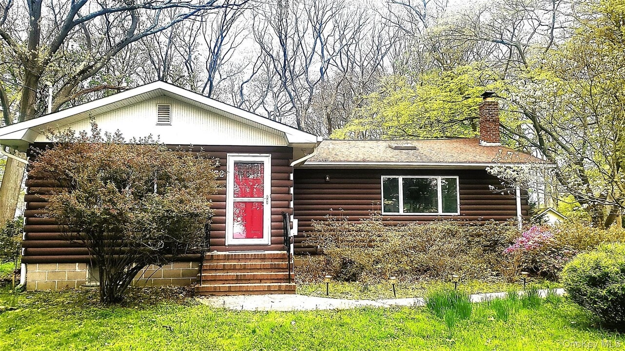 32 Culross Dr in Rocky Point, NY - Building Photo