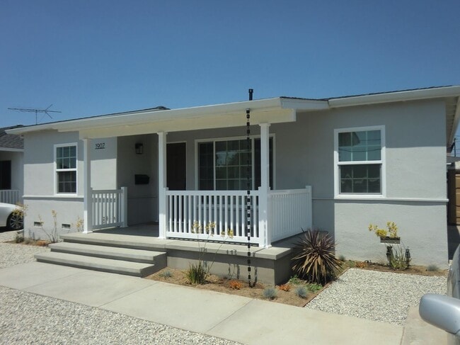 property at 1907 W 154th Pl