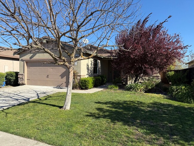 1369 Santona St in Manteca, CA - Building Photo - Building Photo