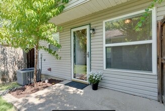 104 Waterview Dr in Hendersonville, TN - Foto de edificio - Building Photo