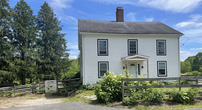 47 Platts Hill Rd, Unit Top floor