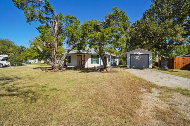 617 Park St in Azle, TX - Building Photo - Building Photo