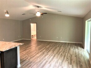 12043 Centralia Rd in Brooksville, FL - Building Photo - Building Photo