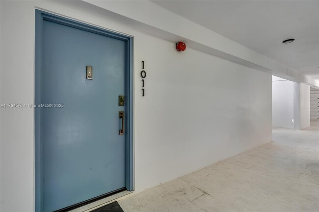 101 Ocean Ln Dr in Key Biscayne, FL - Foto de edificio - Building Photo