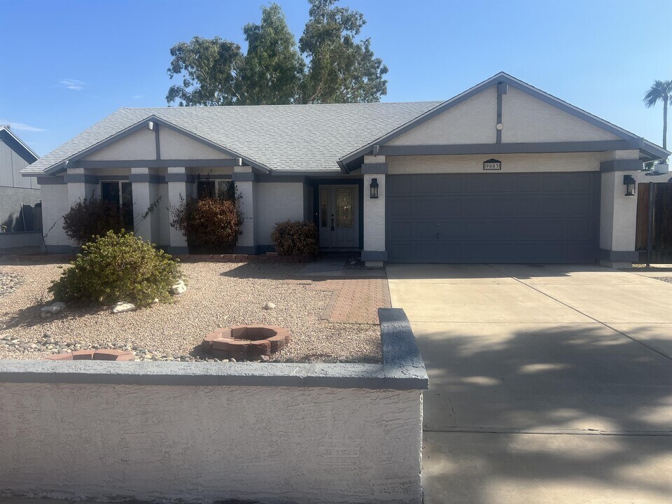 9003 W Vogel Ave in Peoria, AZ - Building Photo