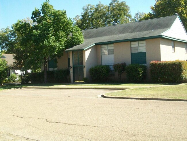 300 E Rusk St in Mexia, TX - Building Photo - Building Photo