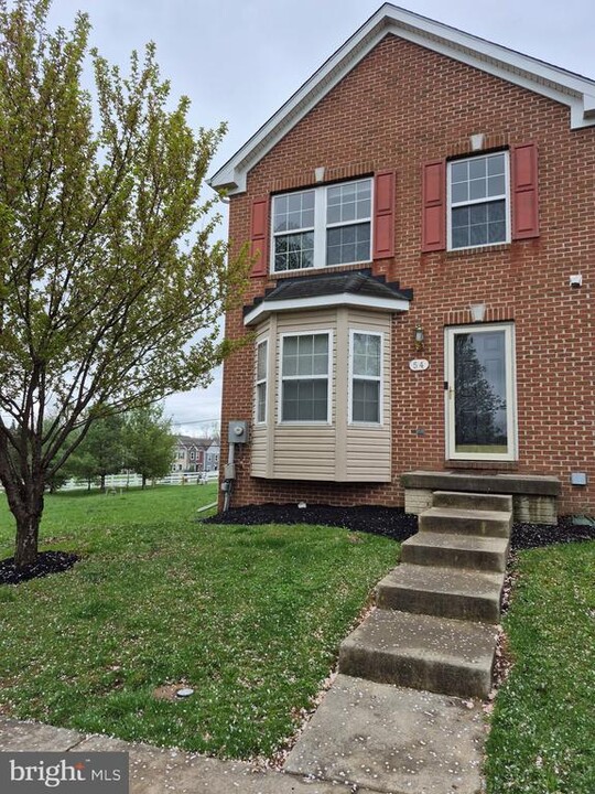 54 Lombard Ln in Bunker Hill, WV - Foto de edificio