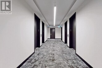 488 University Ave in Toronto, ON - Building Photo - Building Photo