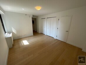 222 E 39th St in New York, NY - Building Photo - Building Photo