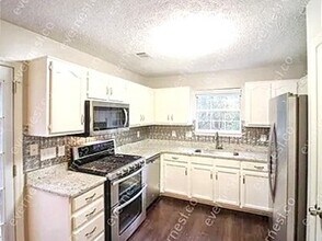 2073 Upland Dr in Franklin, TN - Foto de edificio - Building Photo