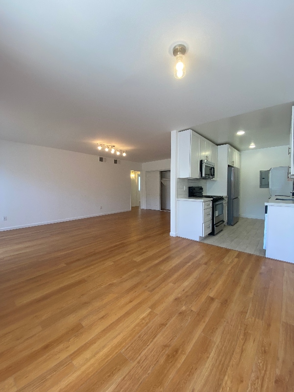 1849 S Bentley Ave, Unit 103 in Los Angeles, CA - Foto de edificio - Building Photo