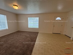318 Pioneer Rd, Unit 203 in Rexburg, ID - Building Photo - Building Photo