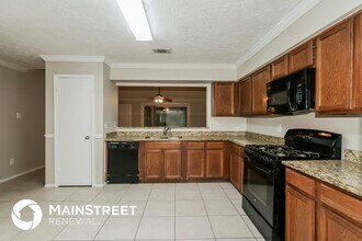 17931 Windy Knoll Dr in Houston, TX - Building Photo - Building Photo