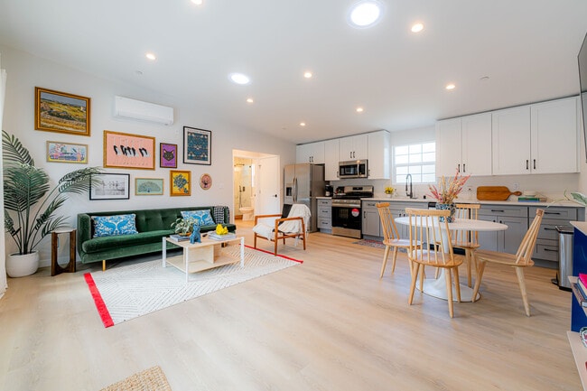 9338 Langdon Ave in North Hills, CA - Building Photo - Building Photo