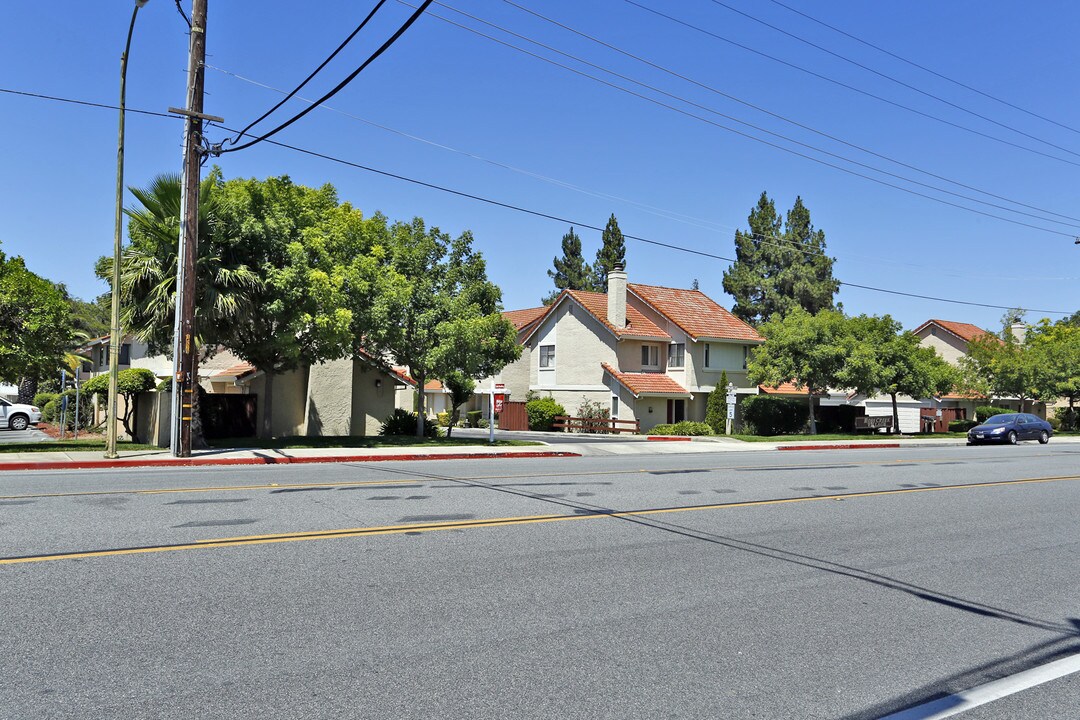 Ross Creek Village in San Jose, CA - Building Photo