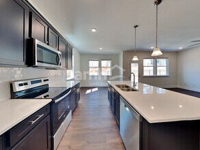 5242 Blue Mountain Dr in Auburn, GA - Foto de edificio - Building Photo