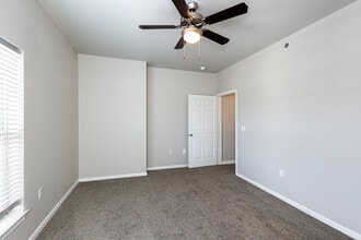 The Fairways Apartment Homes in Lee's Summit, MO - Building Photo - Interior Photo