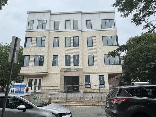 300 Franklin St, Unit 2 in Cambridge, MA - Building Photo - Building Photo