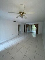 3410 Foxcroft Rd in Miramar, FL - Building Photo