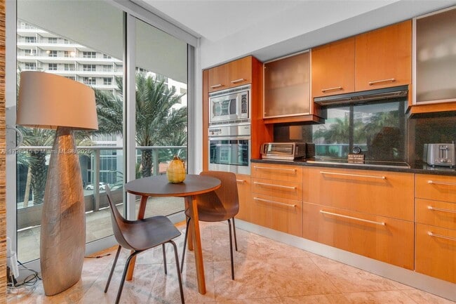 1331 Brickell Bay Dr, Unit 308 in Miami, FL - Building Photo - Building Photo