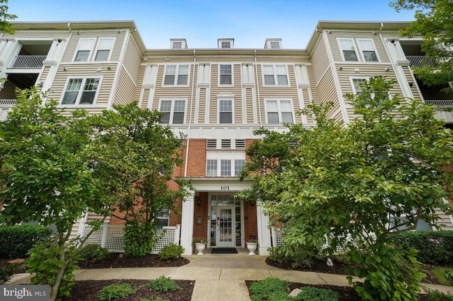 101 Watkins Pond Blvd, Unit 201A1 in Rockville, MD - Building Photo - Building Photo