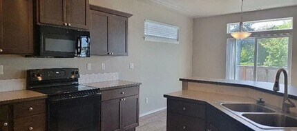 544 SE Casting St in Albany, OR - Foto de edificio - Building Photo