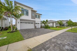 10040 Stockrun Dr in Palm Beach Gardens, FL - Building Photo - Building Photo