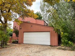 4502 Driftwood Pl in Boulder, CO - Building Photo - Building Photo