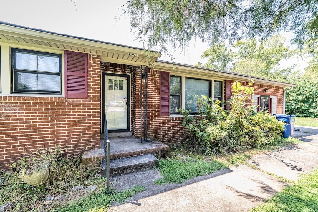 2401 Stringfield Rd NW in Huntsville, AL - Building Photo