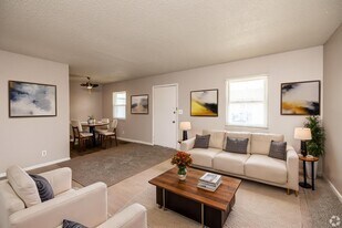 Woodland Apartments in Davenport, IA - Building Photo