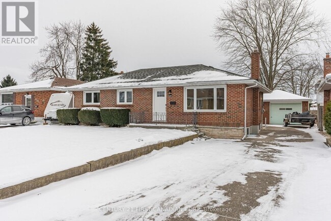 177 Myrtle St in St Thomas, ON - Building Photo - Building Photo