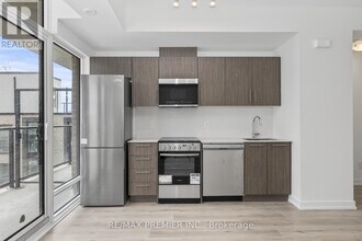 851-851 Sheppard Ave W in Toronto, ON - Building Photo - Building Photo