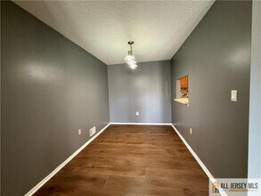 31 Voscek Ct in Trenton, NJ - Building Photo - Building Photo