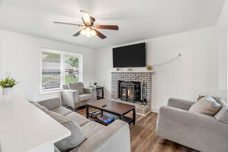 240 Seebold Spur in Fenton, MO - Building Photo - Building Photo