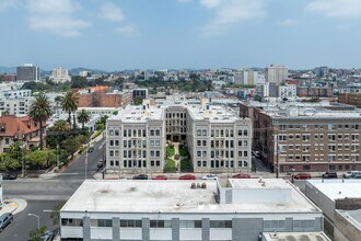 2121 James M Wood Blvd in Los Angeles, CA - Building Photo - Building Photo