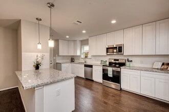 158 Bluebonnet St in Sugar Land, TX - Building Photo - Building Photo