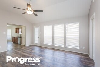 308 Oak Meadow Ln in Cedar Hill, TX - Foto de edificio - Building Photo