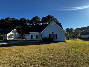 102 Whitechapel Ln in Raeford, NC - Building Photo - Building Photo