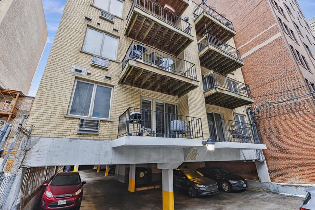 435 W Oakdale Ave, Unit 1C in Chicago, IL - Building Photo - Building Photo