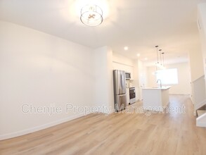 6335 King Wynd SW in Edmonton, AB - Building Photo - Building Photo